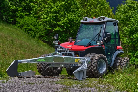 Stöckl Doppelmessermähwerk an einem Metrac
