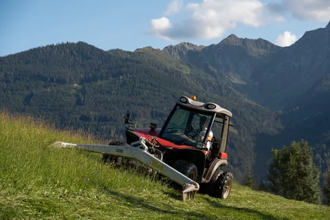 Stöckl Doppelmessermähwerk an einem Metrac