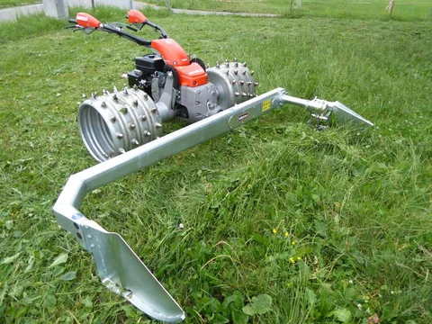 Stöckl Doppelmessermähwerk an einem Reform Motormäher