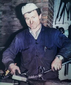 Franz Stöckl bei seiner Arbeit als Schmied