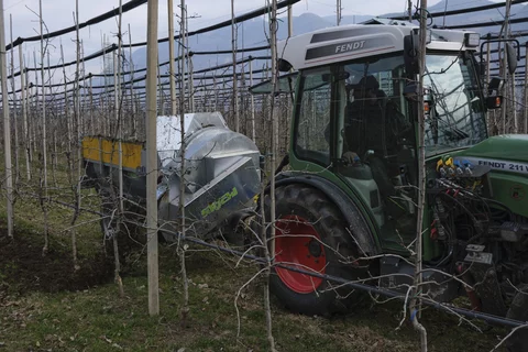 Stöckl trailer-mounted side spreader in use on an apple orchard