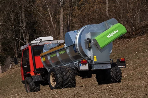 Reform Transporter mit Stöckl Seitenstreuer