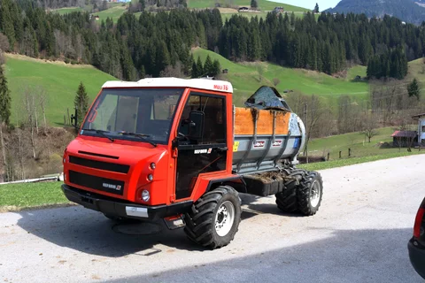 Reform Transporter mit Stöckl Seitenstreuer